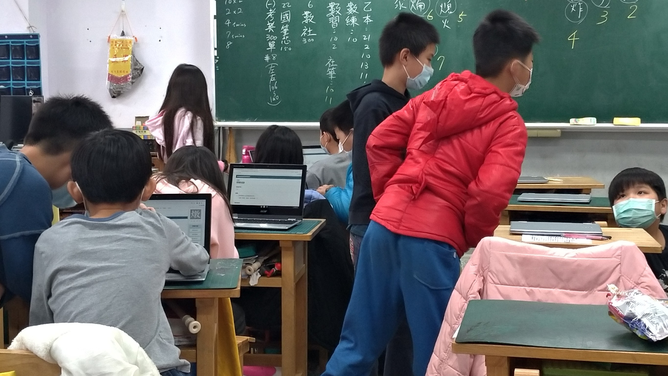 學生分組討論圖2