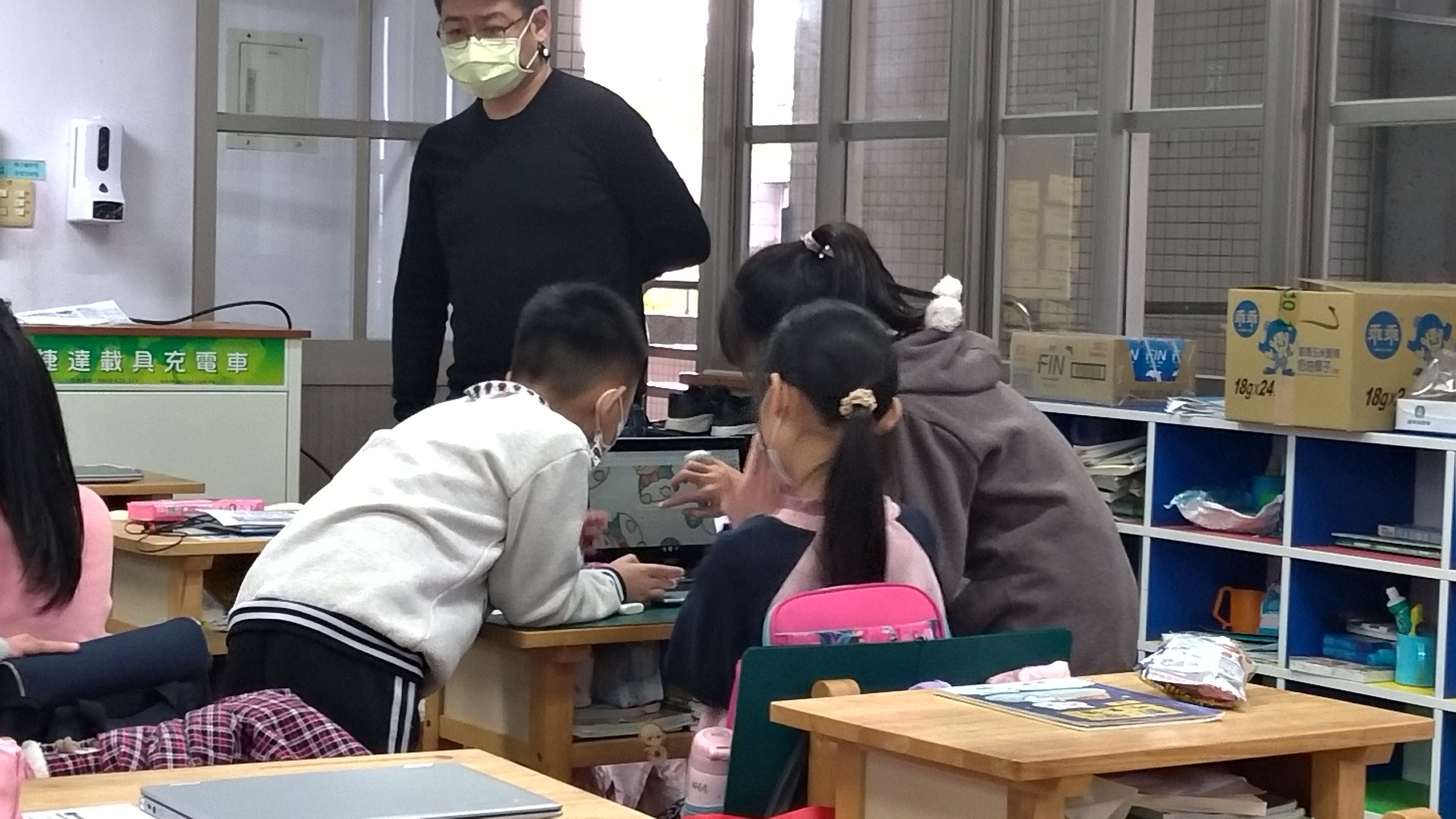 學生分組討論圖3