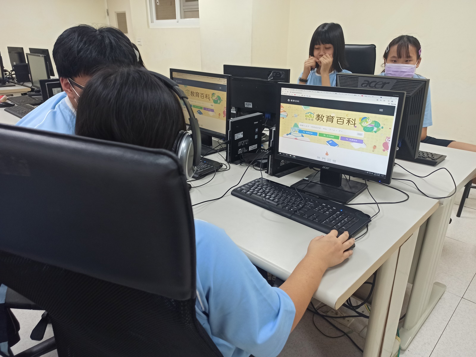 你認為人們為什麼需要工作呢？