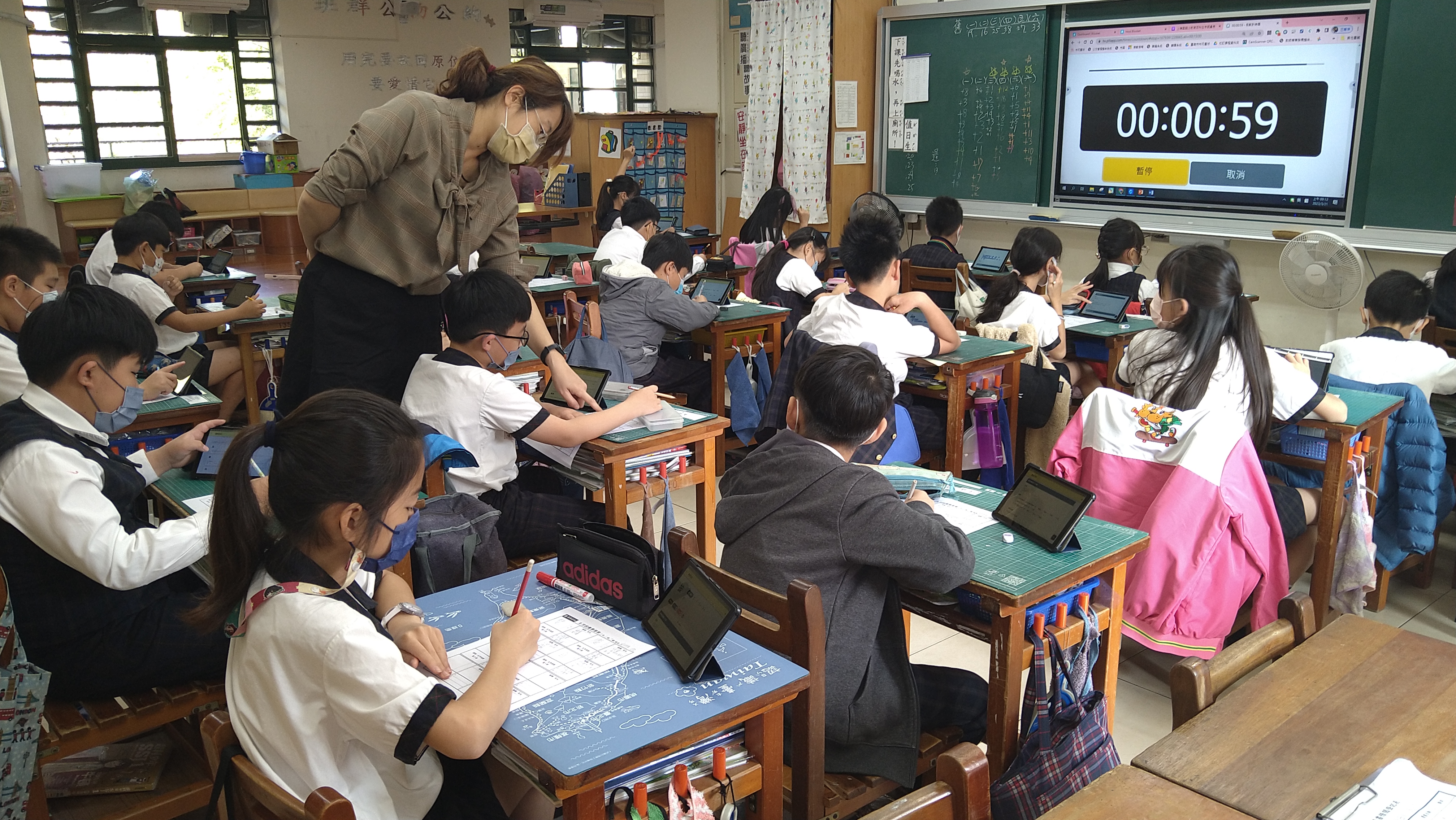 教育百科的國語教學現場─以國小四年級翰林版國語為例