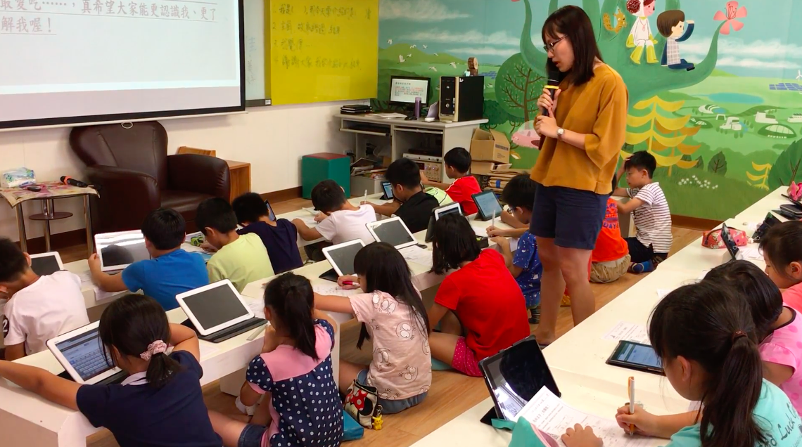 小朋友很喜歡用載具上課